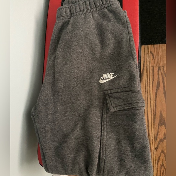 Mens grey nike cargo crew sweatpants - Picture 3 of 4